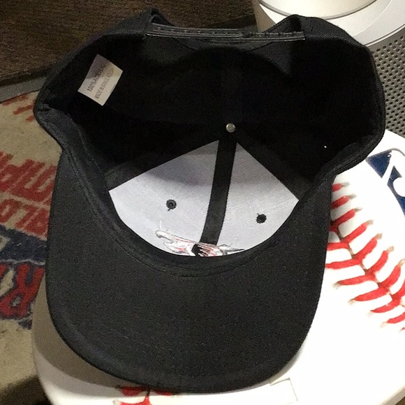 Atlanta Falcons Men’s Black SnapBack Hat Cap - Picture 3 of 3